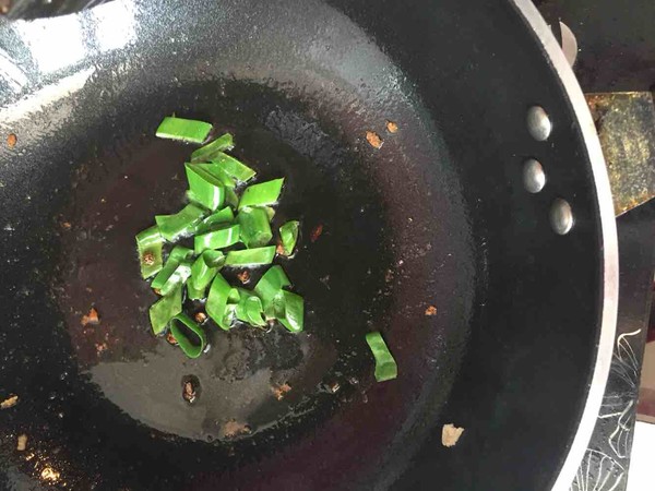 菠菜炒豬肝的做法-家常味炒菜譜