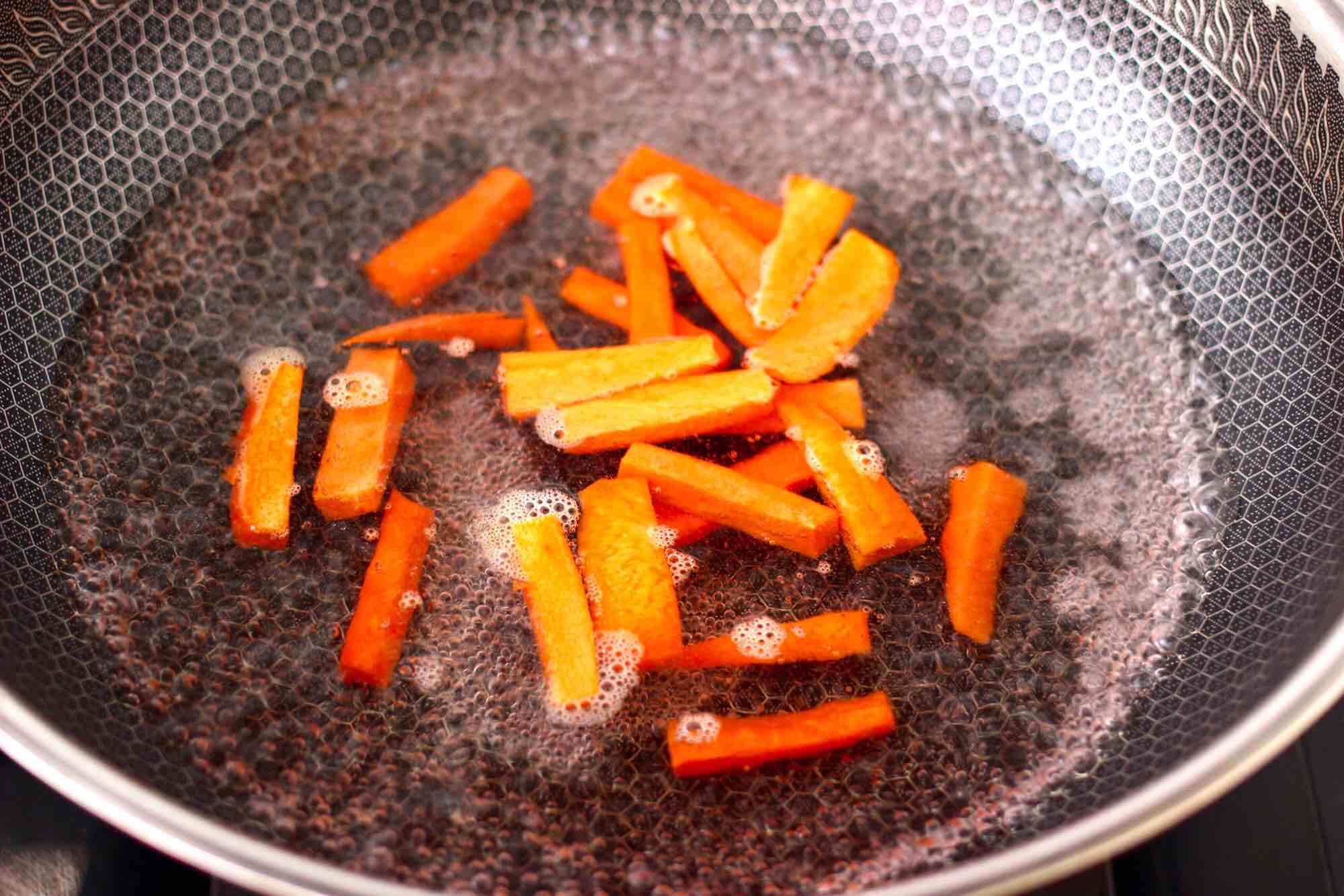 蒜苗爆肝尖的做法-蒜香味爆菜譜-易網(wǎng)健康養(yǎng)生網(wǎng) 蒜苗爆肝尖的做法-蒜香味爆菜譜