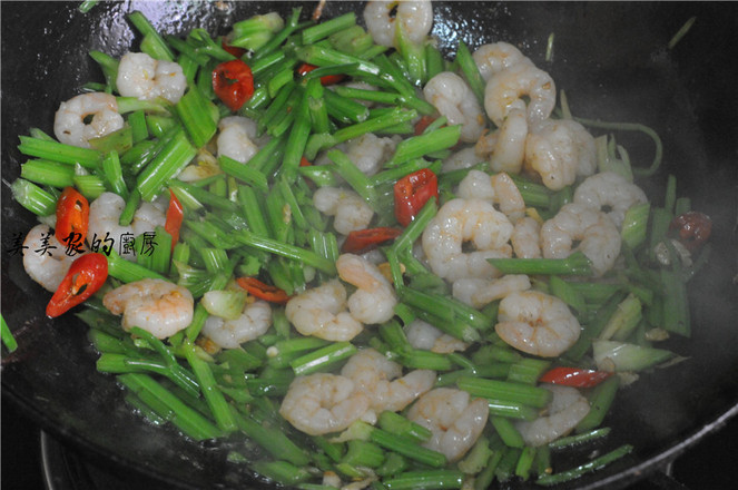 芹菜炒蝦仁的做法-家常味炒菜譜-易網(wǎng)健康養(yǎng)生網(wǎng) 芹菜炒蝦仁的做法-家常味炒菜譜