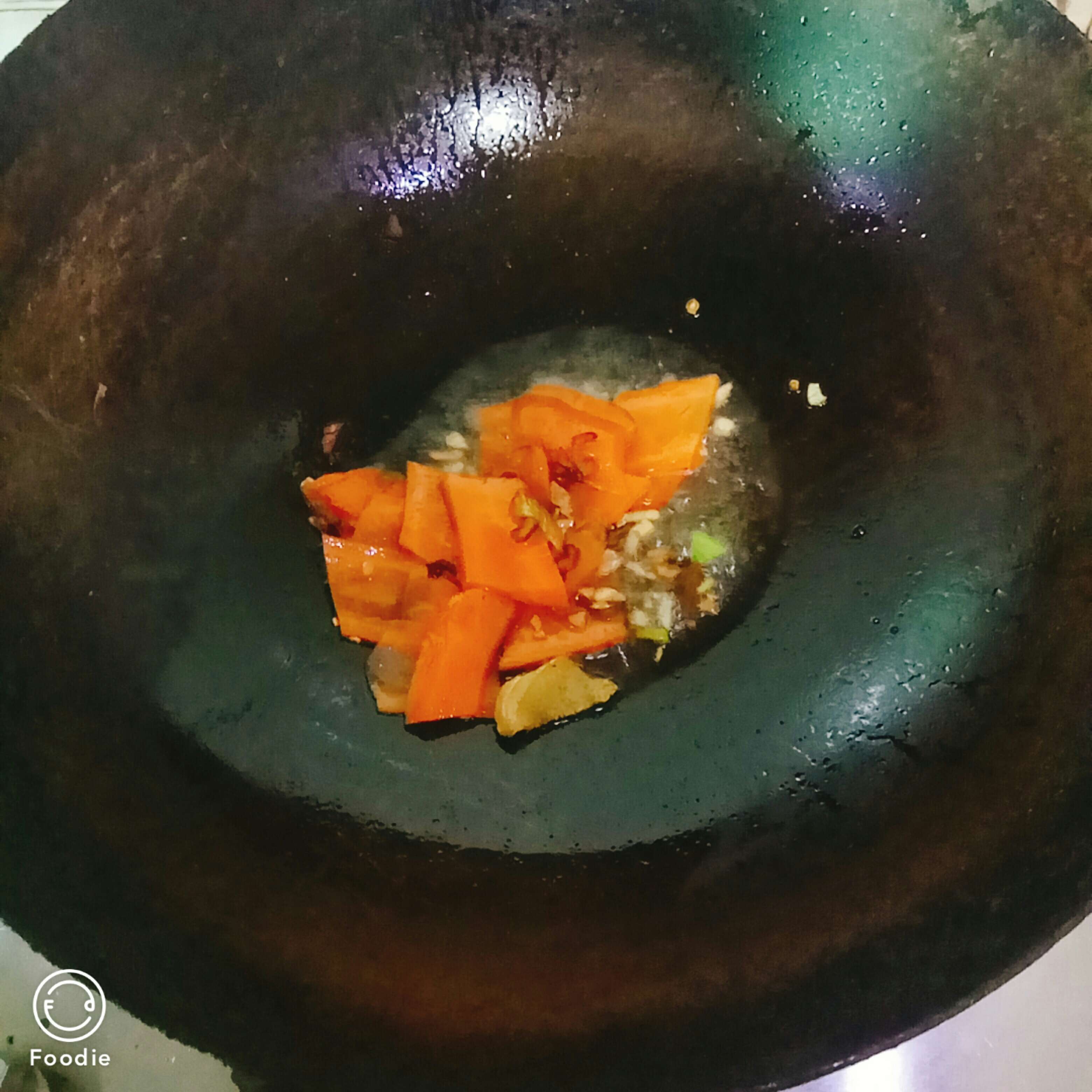 荷蘭豆火腿腸的做法-家常味炒菜譜