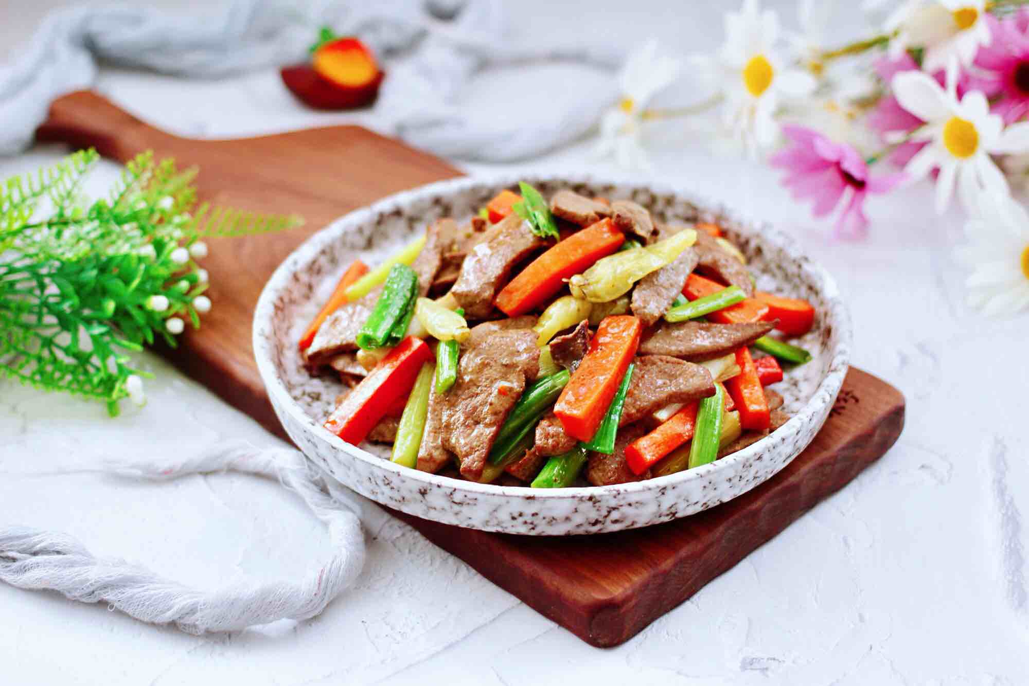 蒜苗爆肝尖的做法-蒜香味爆菜譜-易網(wǎng)健康養(yǎng)生網(wǎng) 蒜苗爆肝尖的做法-蒜香味爆菜譜