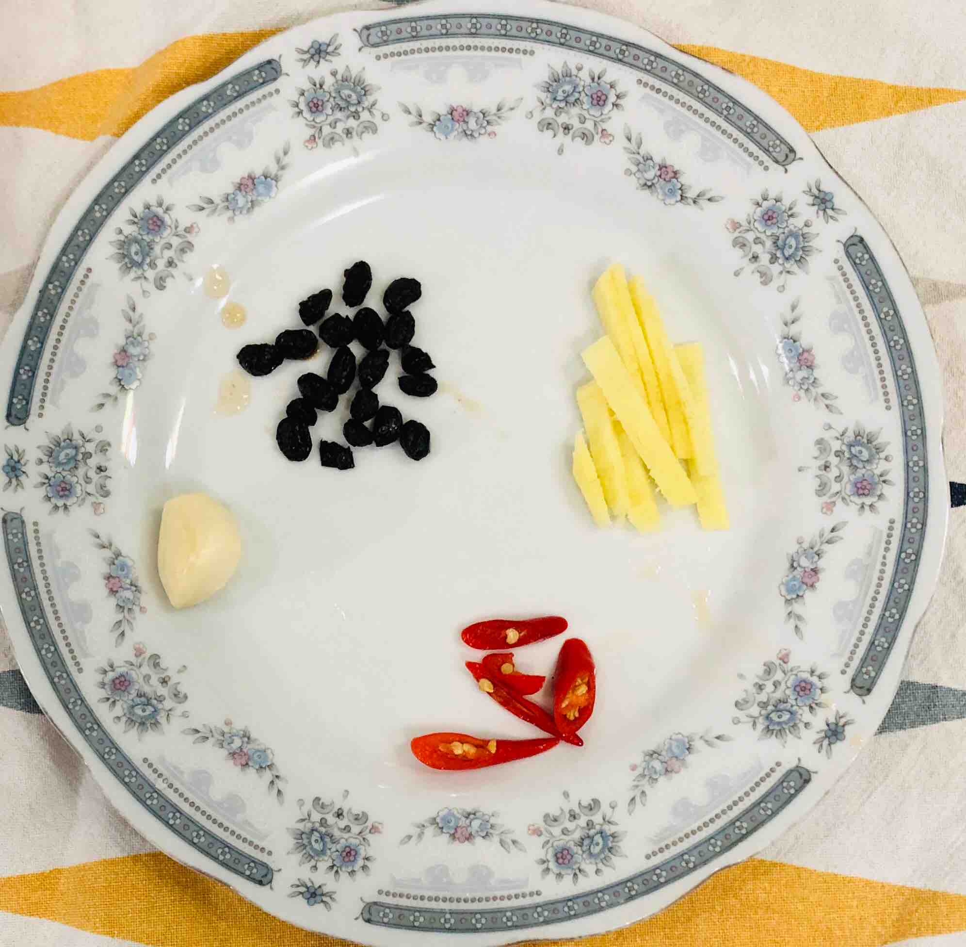 西蘭花炒魷魚的做法-咸鮮味炒菜譜-易網(wǎng)健康養(yǎng)生網(wǎng) 西蘭花炒魷魚的做法-咸鮮味炒菜譜