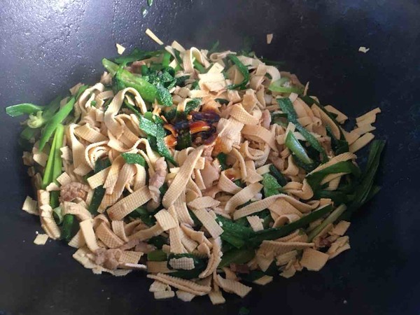 韭菜千張炒肉絲的做法-家常味炒菜譜-易網健康養生網 韭菜千張炒肉絲的做法-家常味炒菜譜