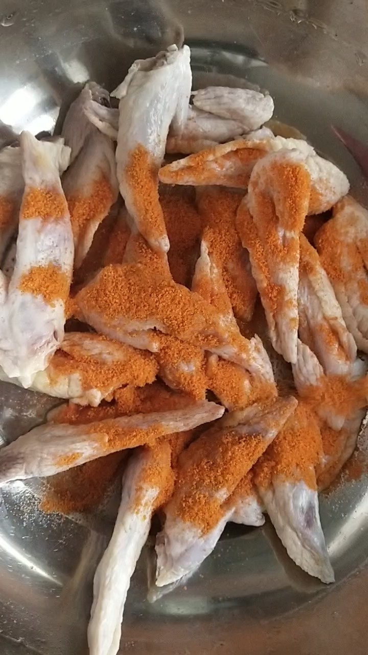 飄香酥炸雞翅尖的做法-家常味炸菜譜-易網(wǎng)<a href=http://www.aoa7937.com/ target=_blank class=infotextkey>健康養(yǎng)生</a>網(wǎng) 飄香酥炸雞翅尖的做法-家常味炸菜譜