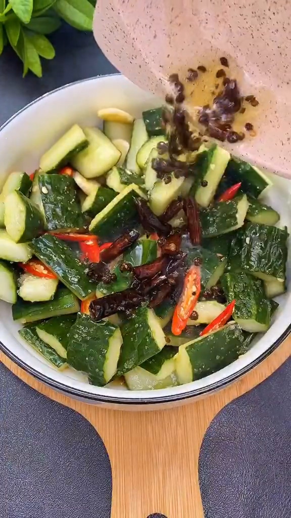 熗拌黃瓜的做法-咸鮮味拌菜譜