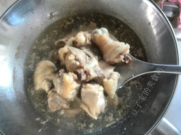 炒雞腿的做法-家常味炒菜譜-易網健康養生網 炒雞腿的做法-家常味炒菜譜