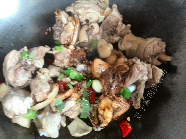炒雞腿的做法-家常味炒菜譜-易網健康養生網 炒雞腿的做法-家常味炒菜譜