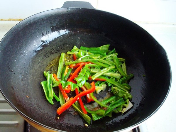 毛芹菜炒油渣的做法-家常味炒菜譜-易網健康養生網 毛芹菜炒油渣的做法-家常味炒菜譜