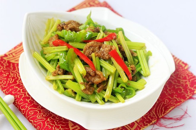 毛芹菜炒油渣的做法-家常味炒菜譜-易網健康養生網 毛芹菜炒油渣的做法-家常味炒菜譜