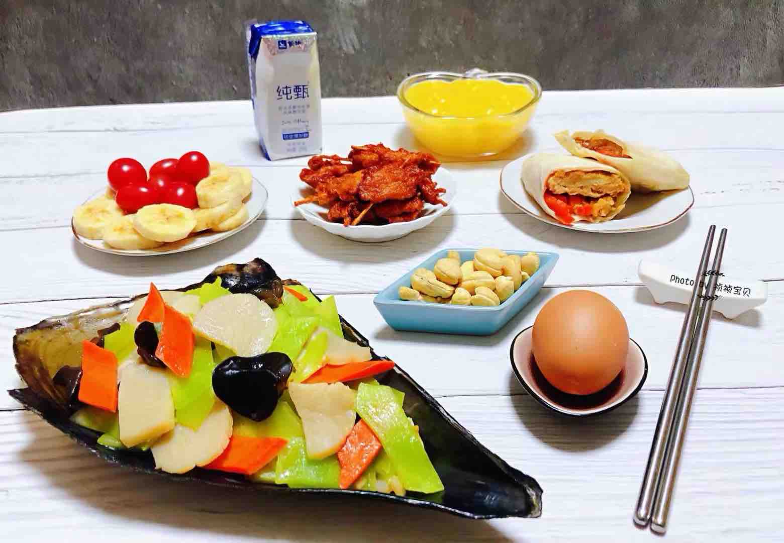 帶子炒萵筍胡蘿卜木耳的做法-咸鮮味炒菜譜-易網健康養生網 帶子炒萵筍胡蘿卜木耳的做法-咸鮮味炒菜譜