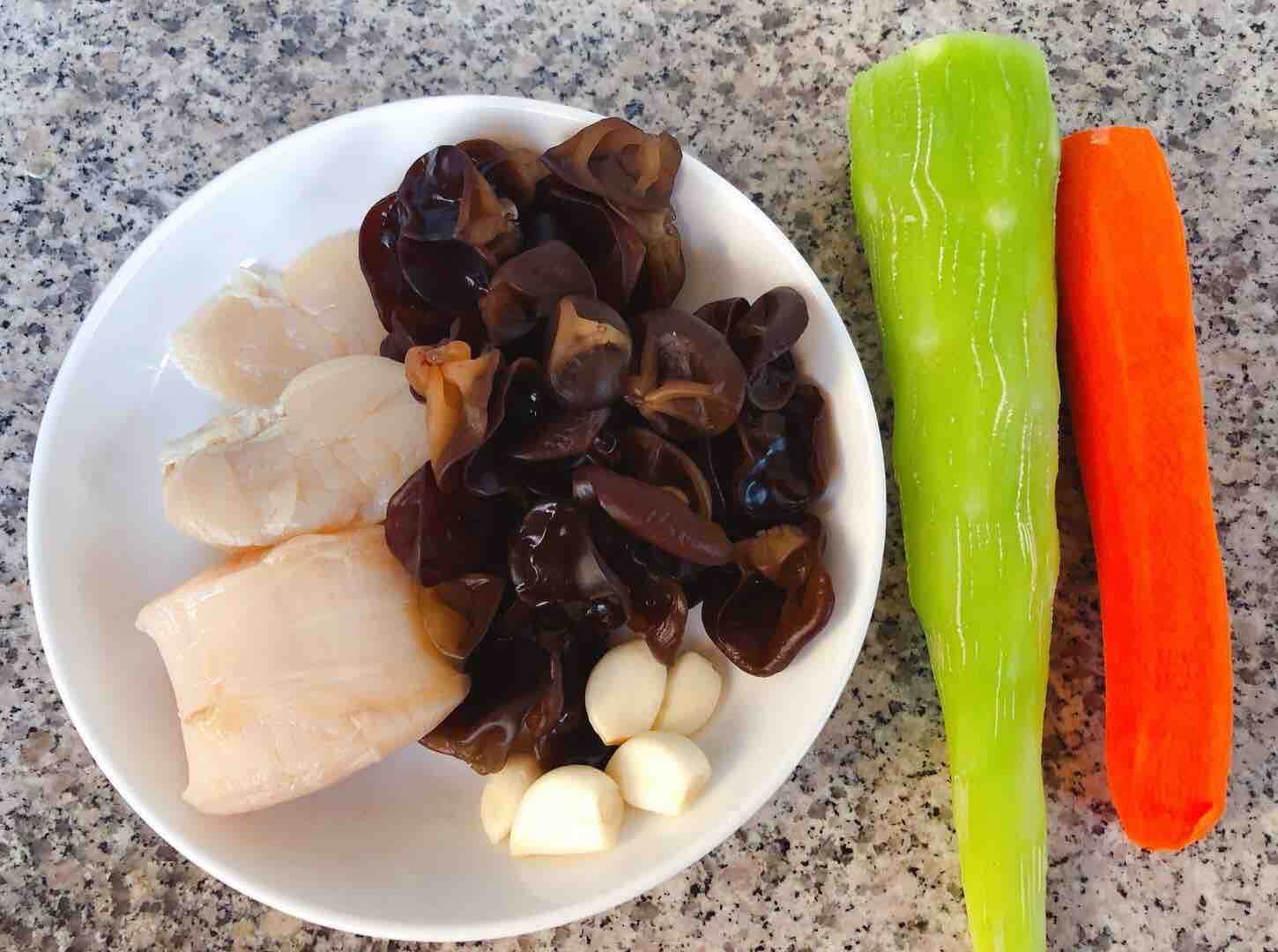 帶子炒萵筍胡蘿卜木耳的做法-咸鮮味炒菜譜-易網健康養生網 帶子炒萵筍胡蘿卜木耳的做法-咸鮮味炒菜譜