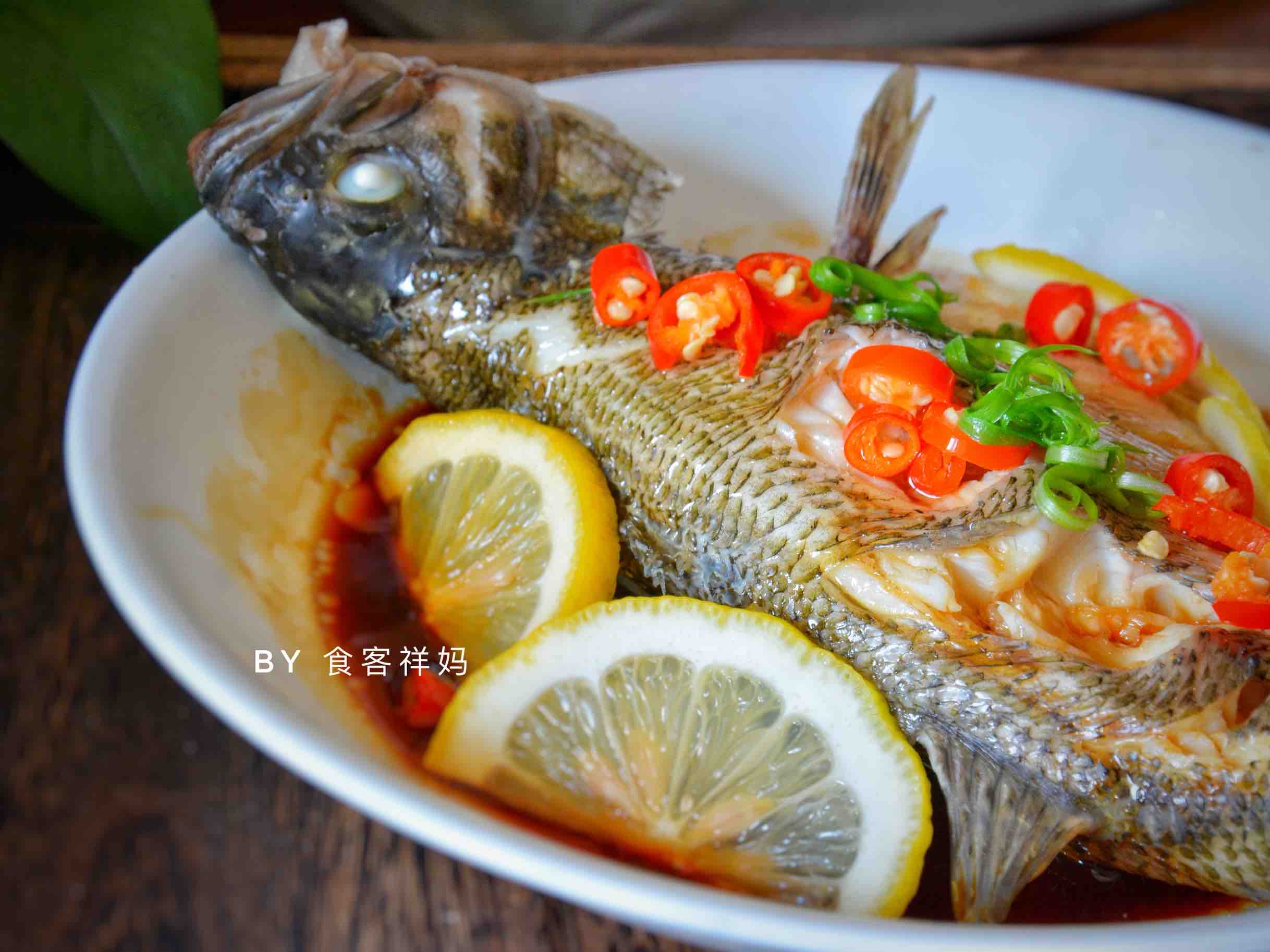 酸辣檸檬蒸鱸魚的做法-酸辣味蒸菜譜-易網健康養生網 酸辣檸檬蒸鱸魚的做法-酸辣味蒸菜譜