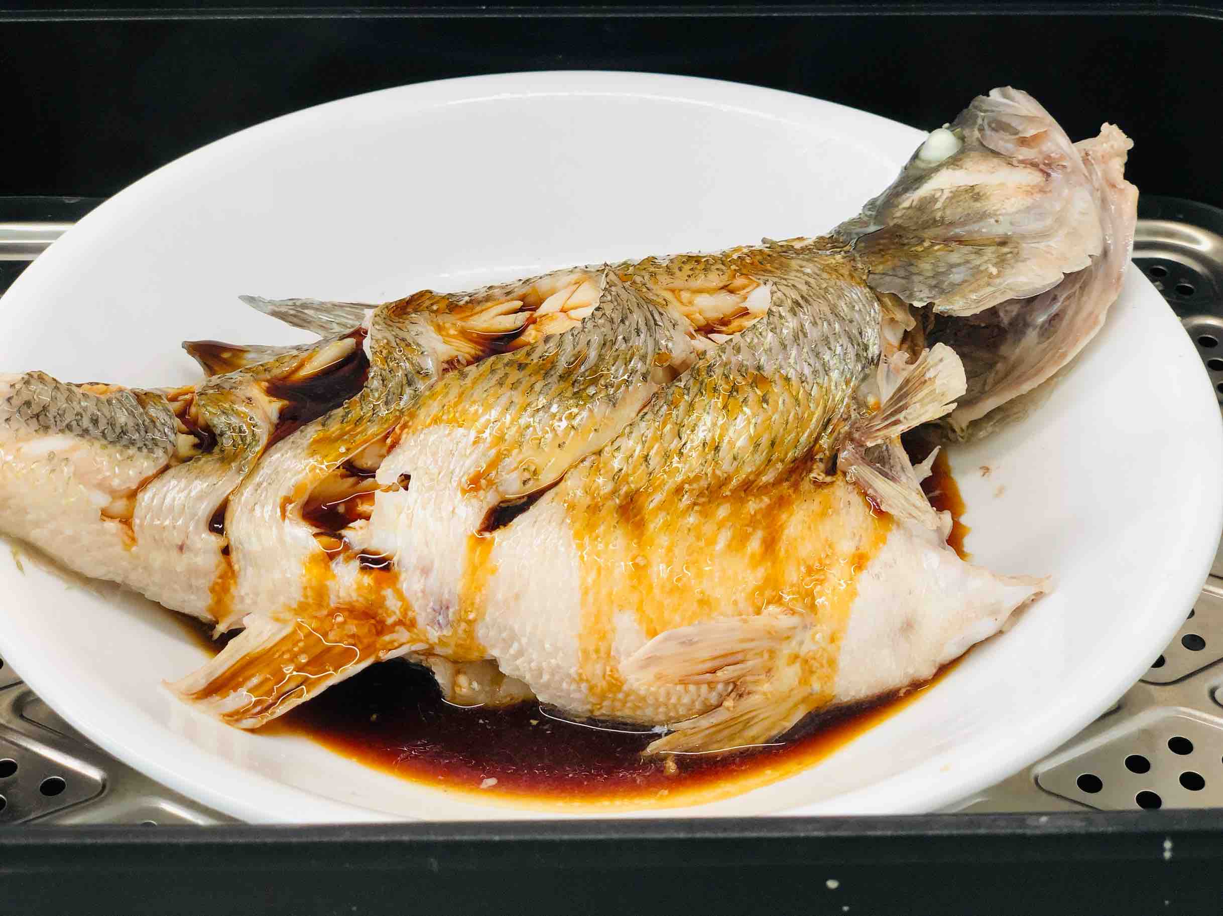 酸辣檸檬蒸鱸魚的做法-酸辣味蒸菜譜