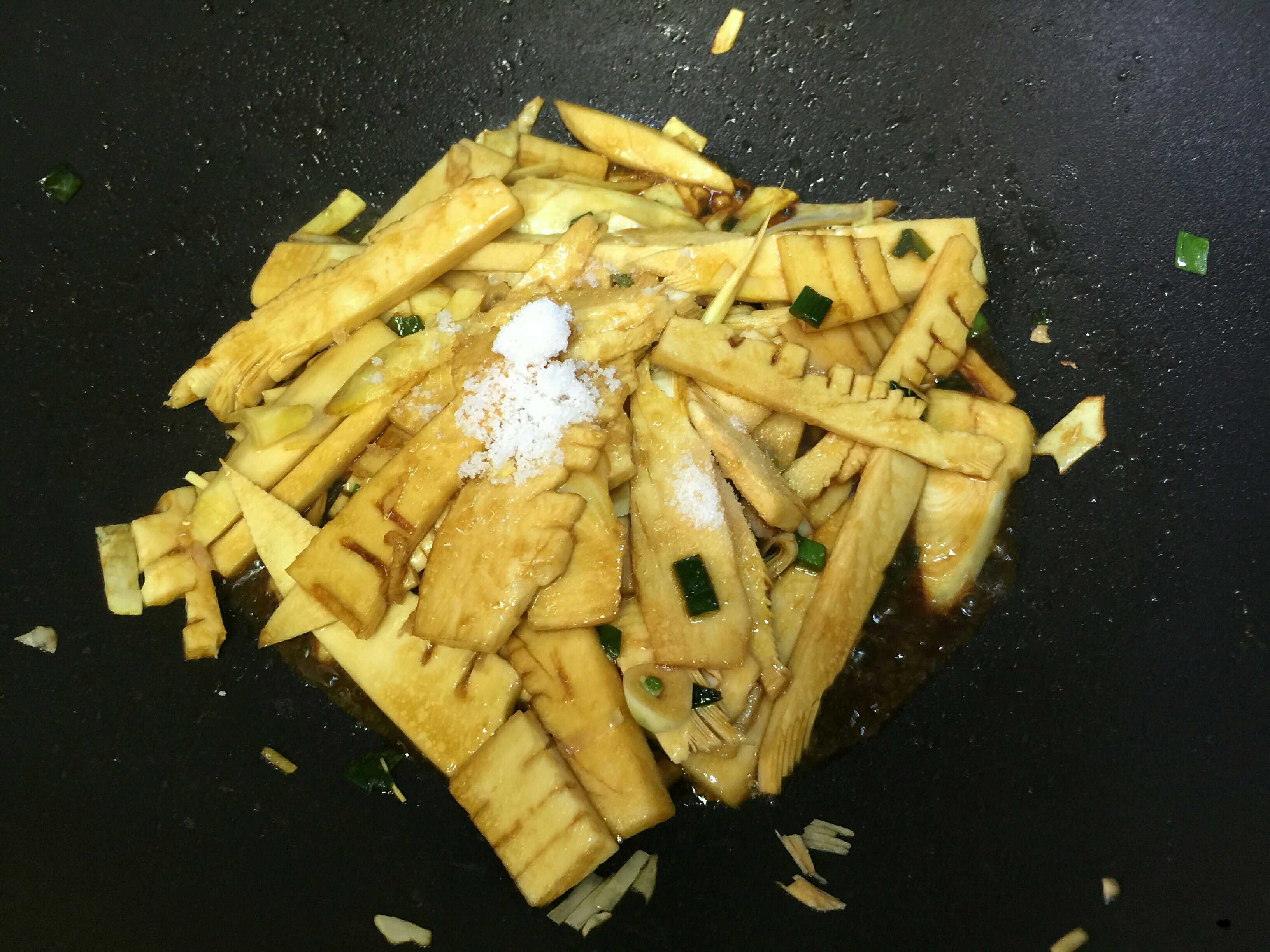 油燜筍的做法-家常味炒菜譜