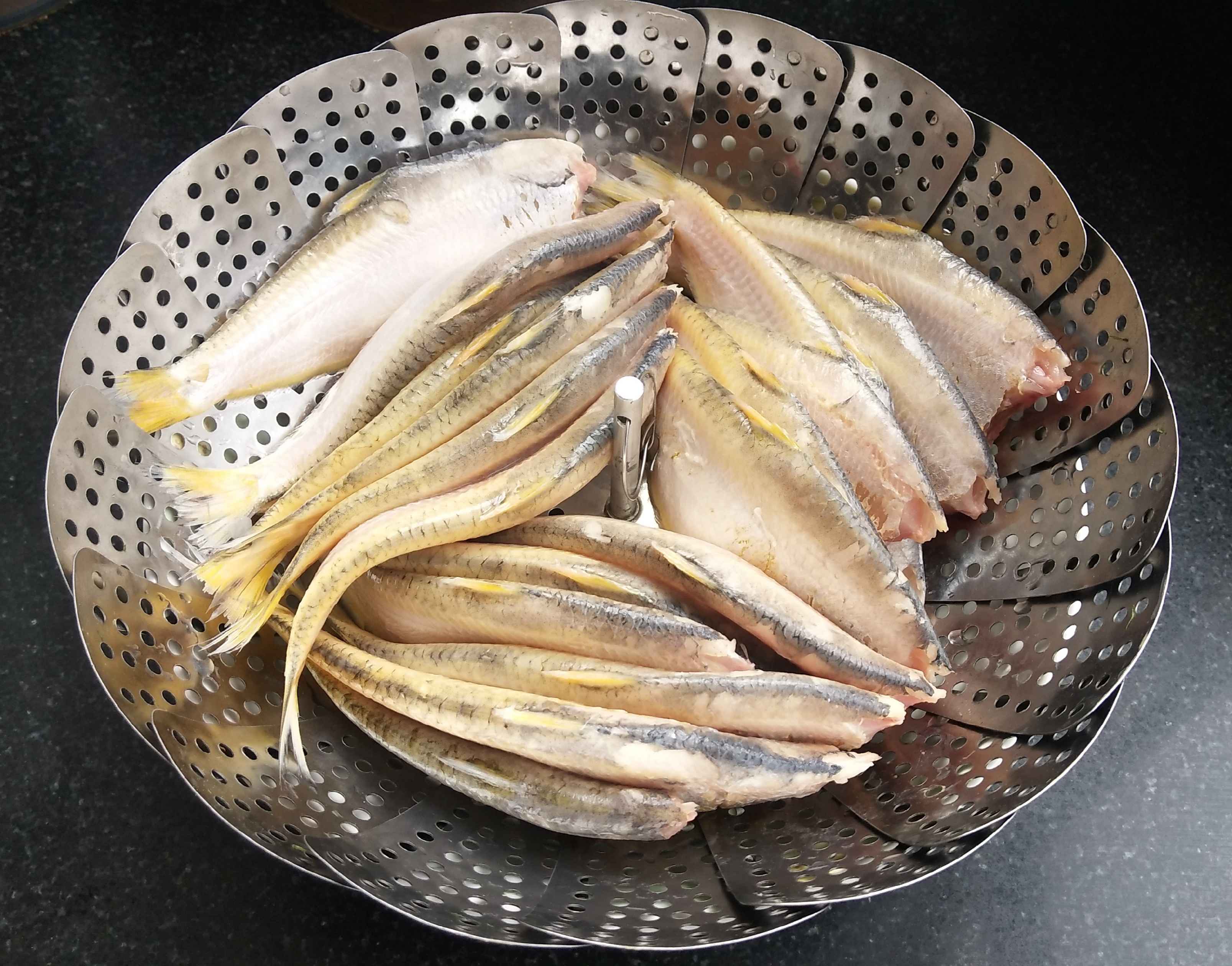 馬口魚燒小蔥的做法-咸鮮味燒菜譜