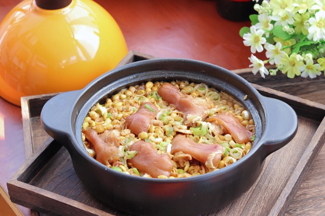 豬腳燉黃豆芽的做法-家常味燉菜譜