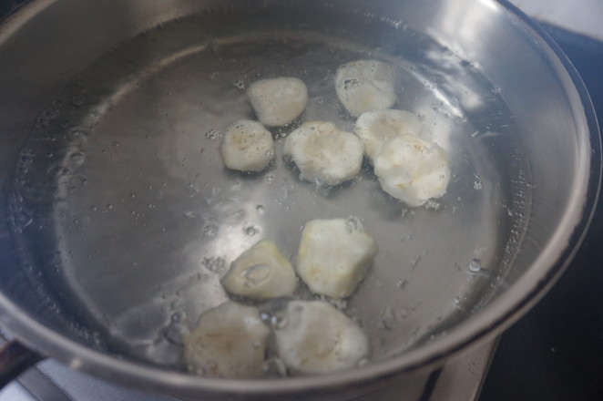 沒有豬肉的株肉獅子頭的做法-醬香味燉菜譜-易網<a href=http://www.aoa7937.com/ target=_blank class=infotextkey>健康養生</a>網 沒有豬肉的株肉獅子頭的做法-醬香味燉菜譜