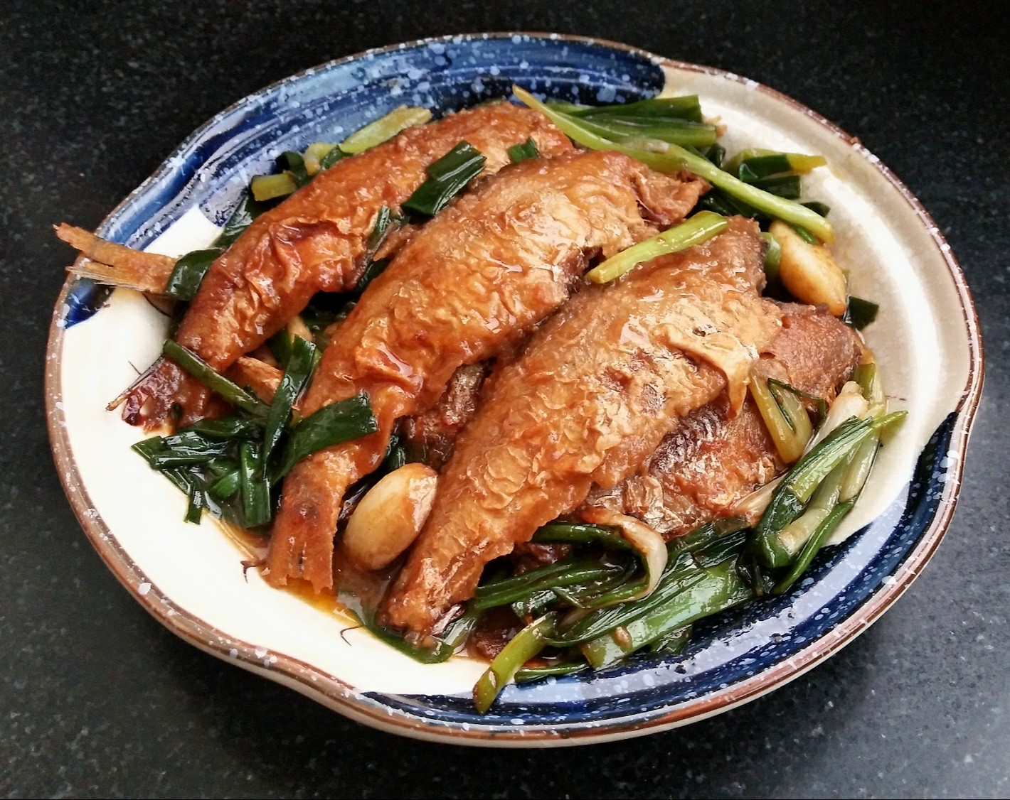 馬口魚燒小蔥的做法-咸鮮味燒菜譜-易網(wǎng)健康養(yǎng)生網(wǎng) 馬口魚燒小蔥的做法-咸鮮味燒菜譜