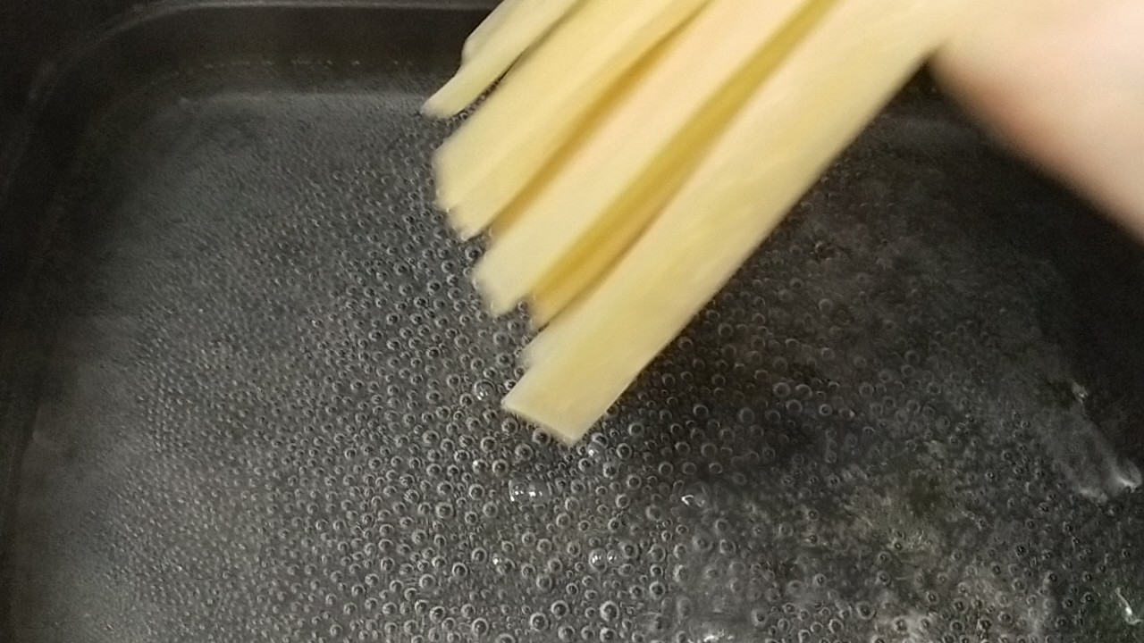 酸香筋道火鍋粉的做法-酸辣味拌菜譜-易網健康養生網 酸香筋道火鍋粉的做法-酸辣味拌菜譜