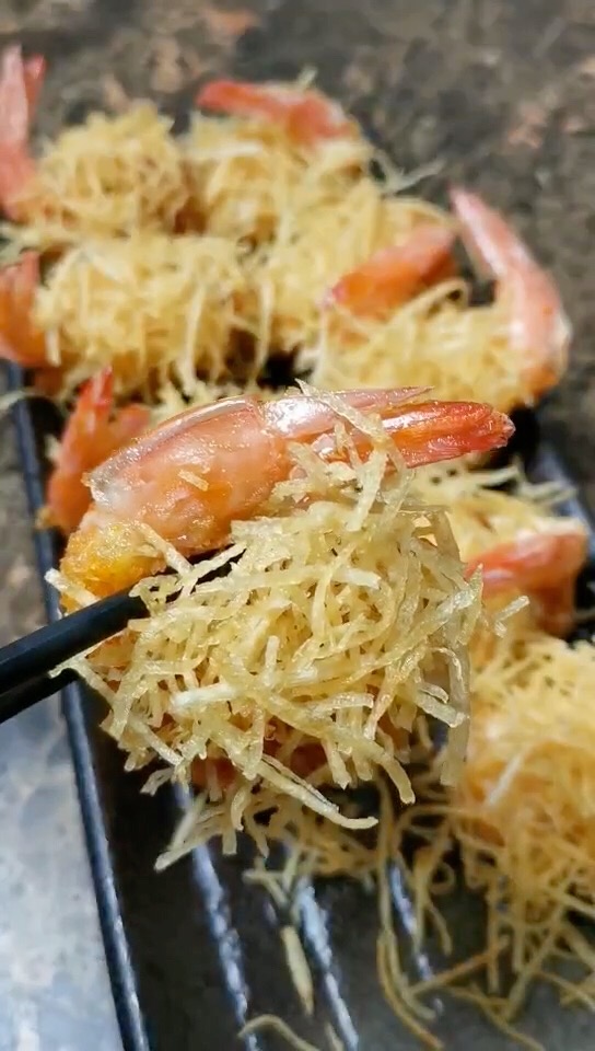 土豆絲成就了“金絲鳳尾蝦”的做法-咸鮮味炸菜譜-易網健康養生網 土豆絲成就了“金絲鳳尾蝦”的做法-咸鮮味炸菜譜
