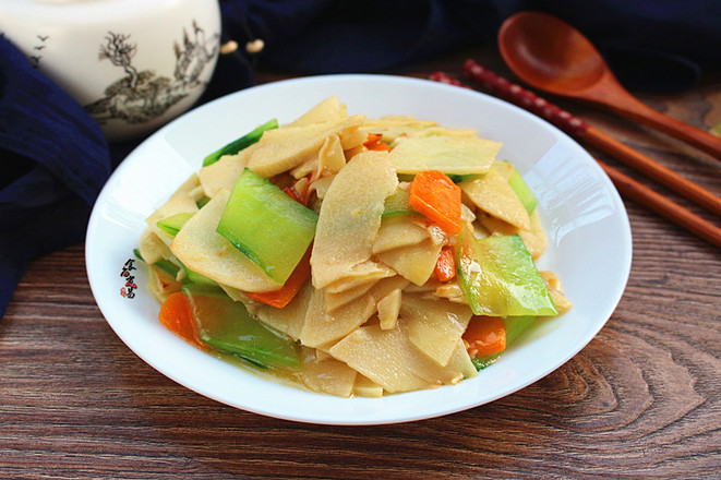 筍炒黃瓜片的做法-家常味炒菜譜-易網健康養生網 筍炒黃瓜片的做法-家常味炒菜譜
