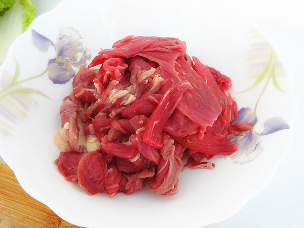 蔥香牛肉的做法-蔥香味炒菜譜-易網<a href=http://www.aoa7937.com/ target=_blank class=infotextkey>健康養生</a>網 蔥香牛肉的做法-蔥香味炒菜譜