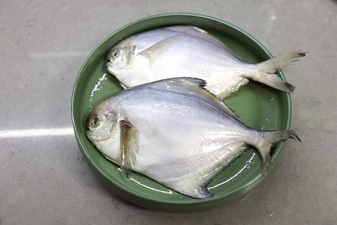 清蒸平魚的做法-香辣味蒸菜譜-易網<a href=http://www.aoa7937.com/ target=_blank class=infotextkey>健康養生</a>網 清蒸平魚的做法-香辣味蒸菜譜
