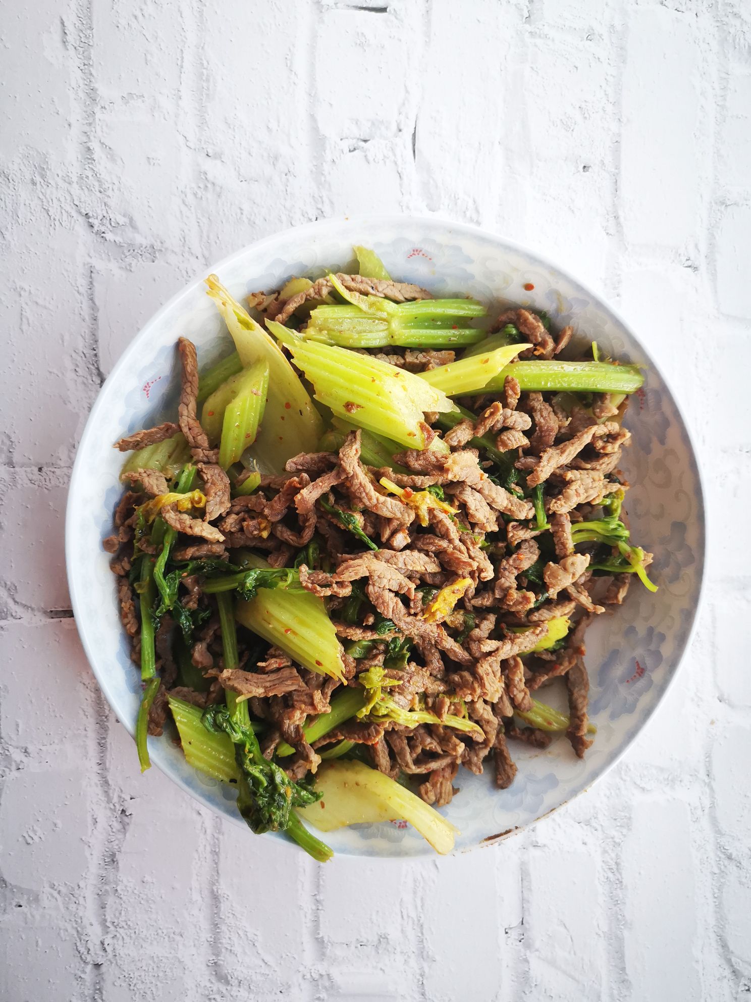 芹菜炒牛肉絲的做法-家常味炒菜譜-易網(wǎng)健康養(yǎng)生網(wǎng) 芹菜炒牛肉絲的做法-家常味炒菜譜