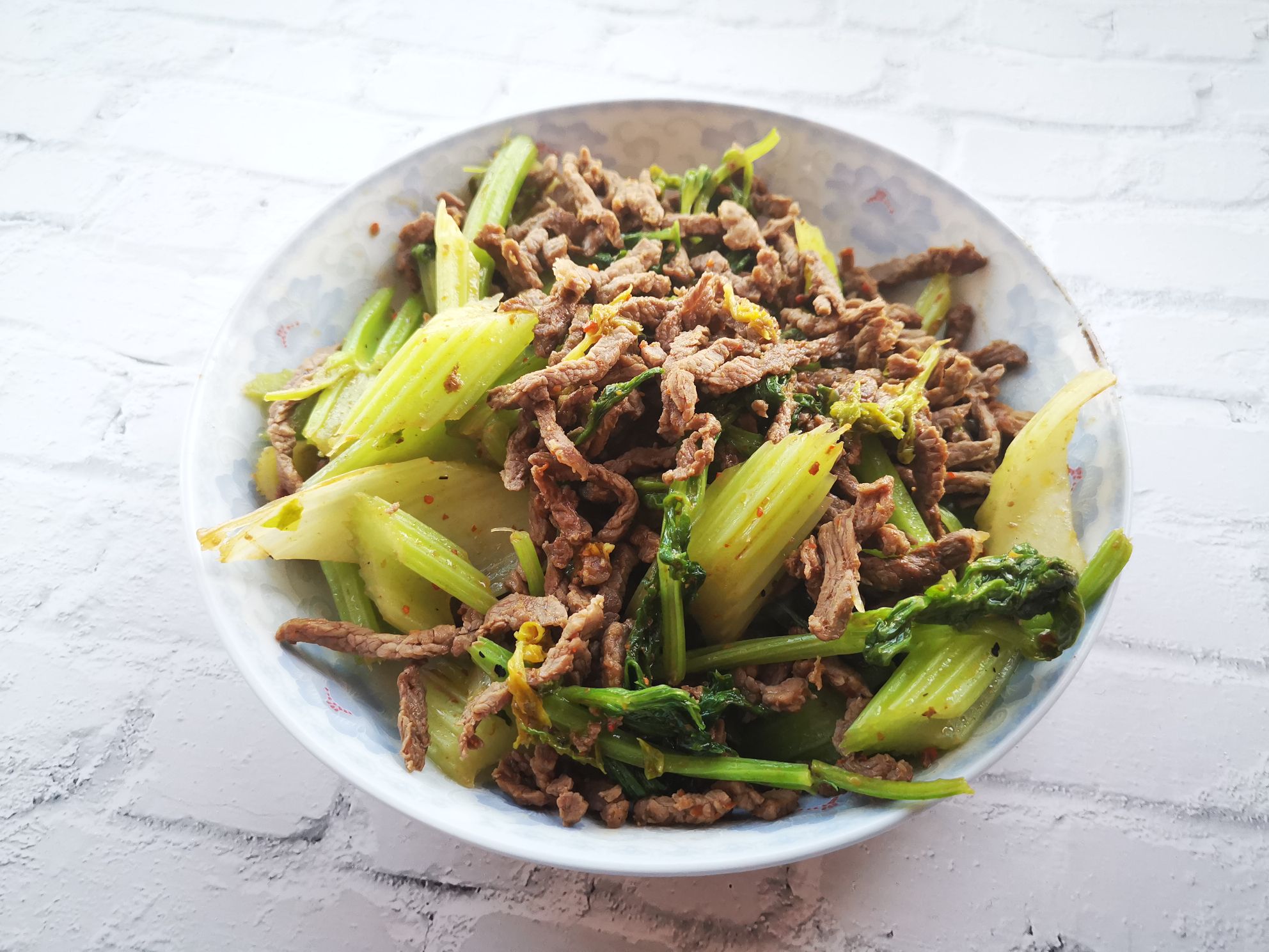 芹菜炒牛肉絲的做法-家常味炒菜譜-易網(wǎng)健康養(yǎng)生網(wǎng) 芹菜炒牛肉絲的做法-家常味炒菜譜
