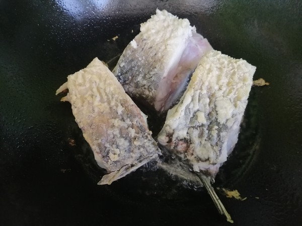 香菇豆腐燉草魚的做法-咸鮮味燉菜譜