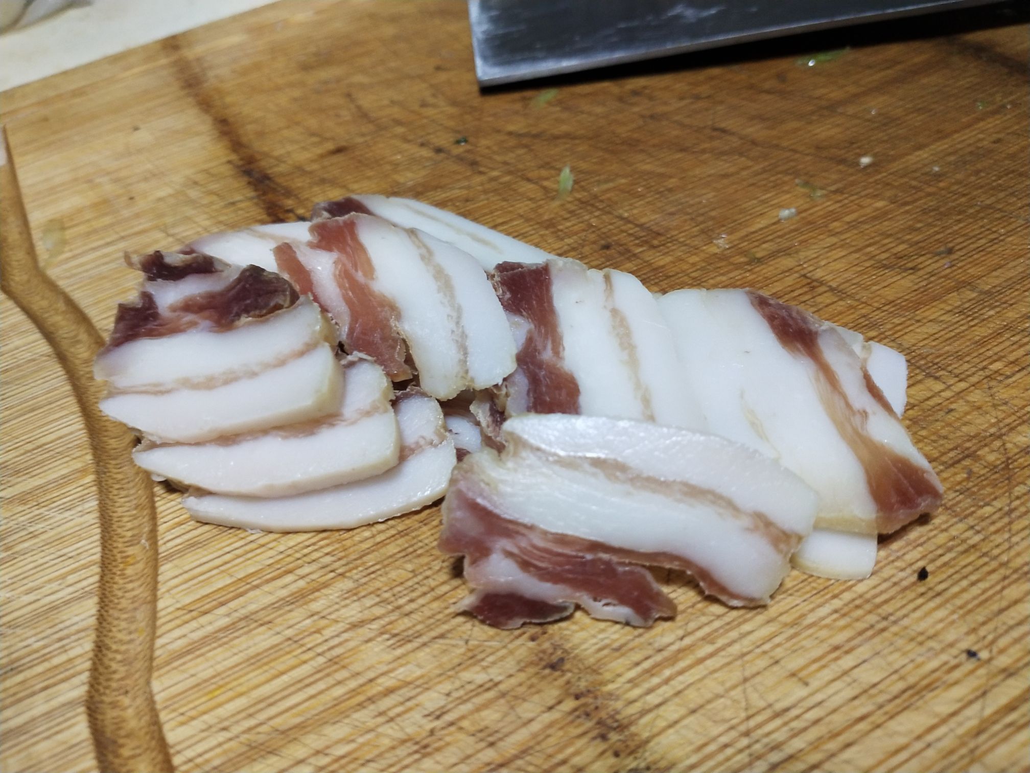藜蒿炒臘肉的做法-家常味炒菜譜