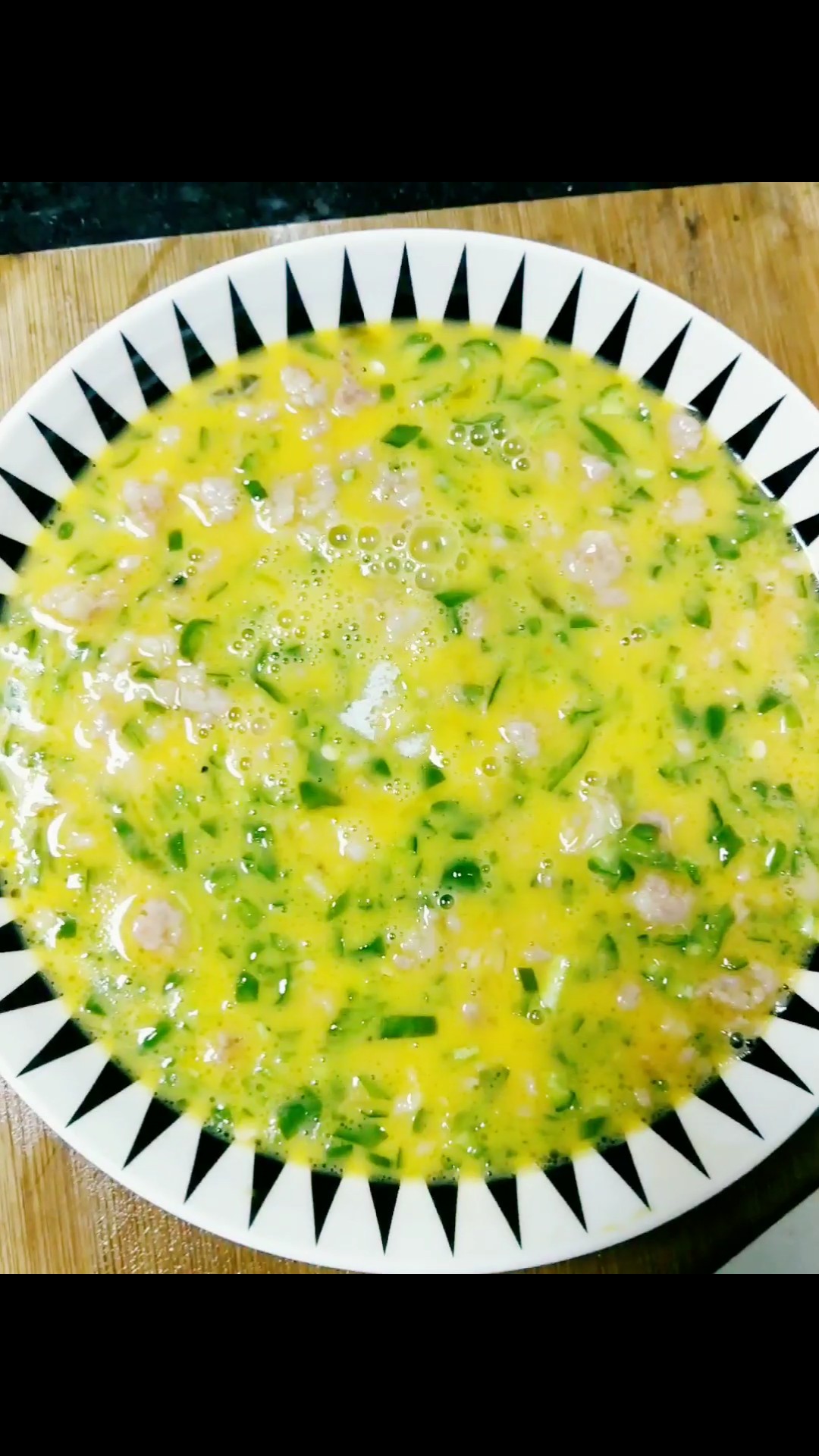青椒肉末煎雞蛋的做法-咸鮮味煎菜譜