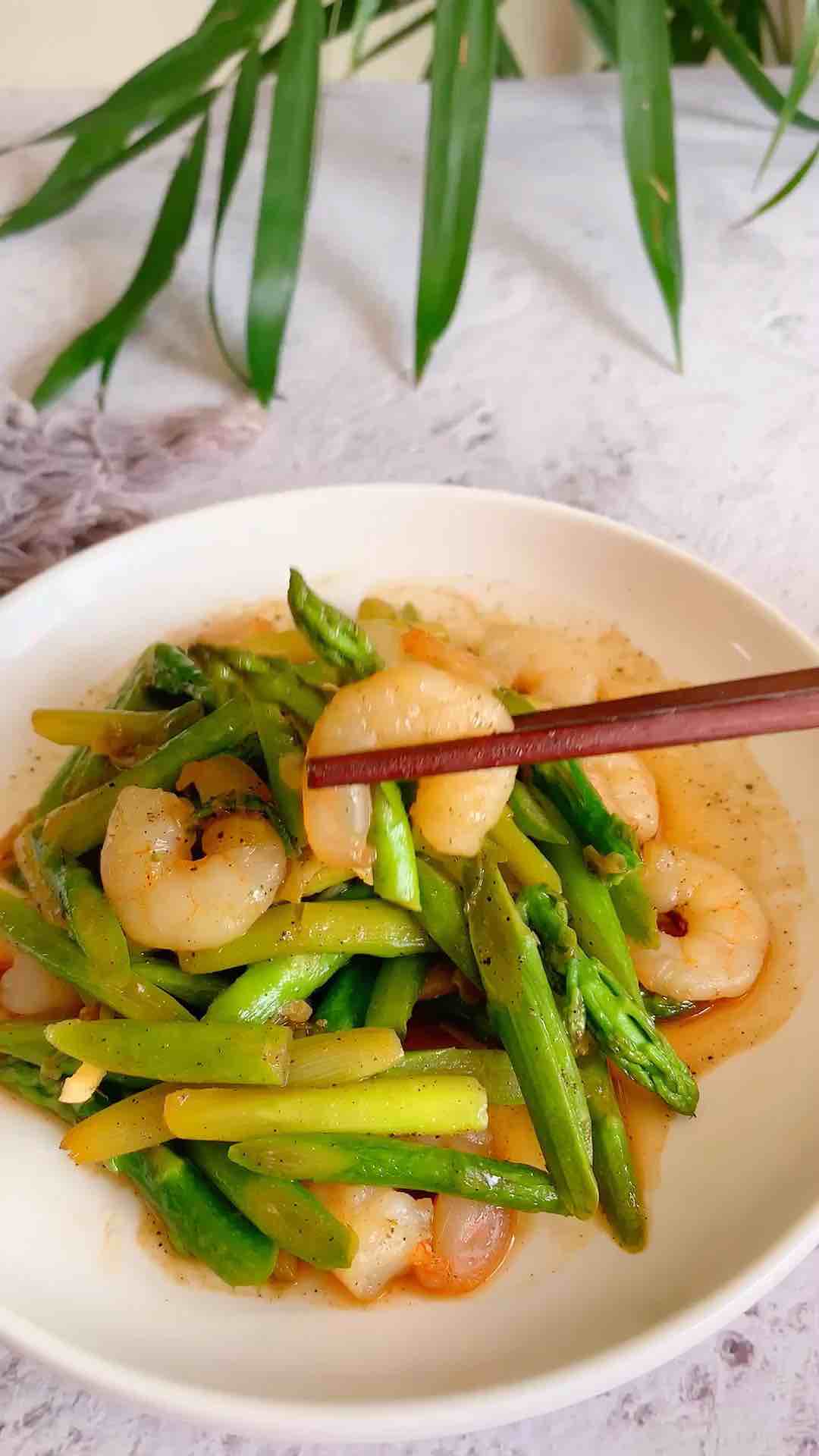 蘆筍炒蝦仁的做法-家常味炒菜譜-易網(wǎng)健康養(yǎng)生網(wǎng) 蘆筍炒蝦仁的做法-家常味炒菜譜