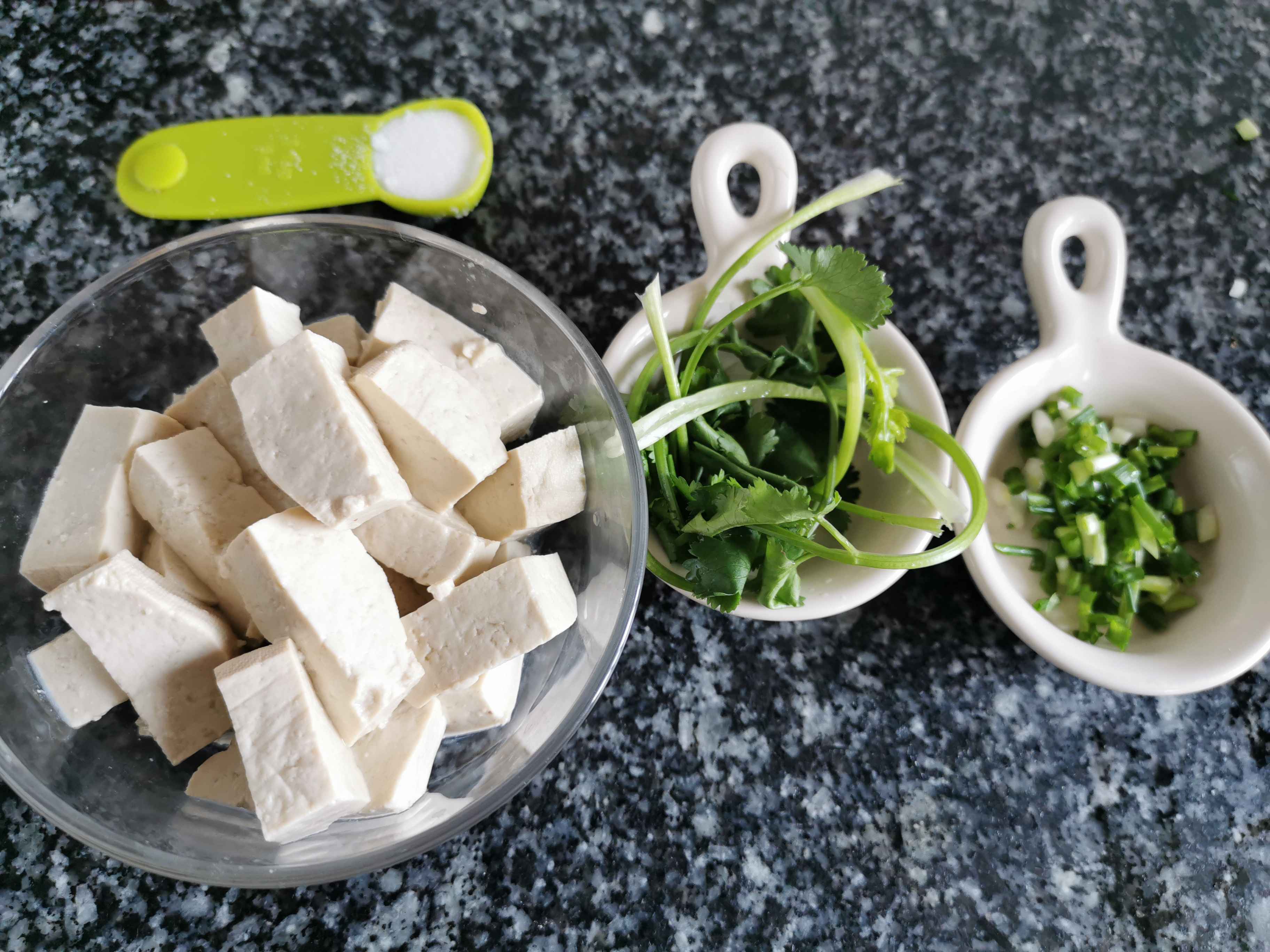鯽魚豆腐湯的做法-家常味燉菜譜