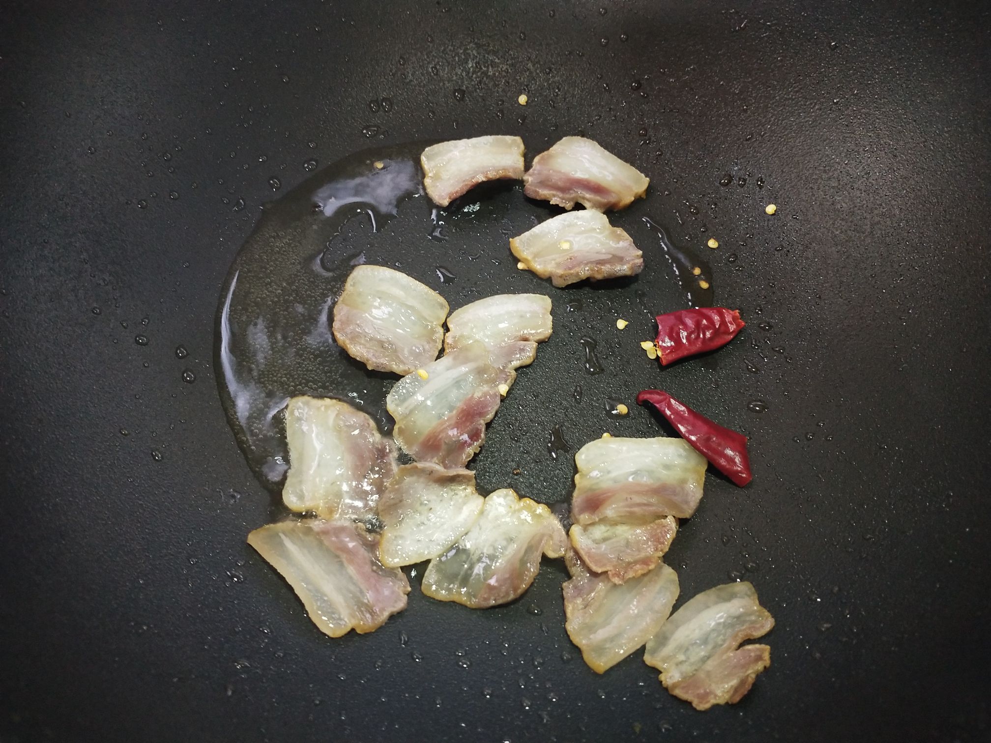 藜蒿炒臘肉的做法-家常味炒菜譜