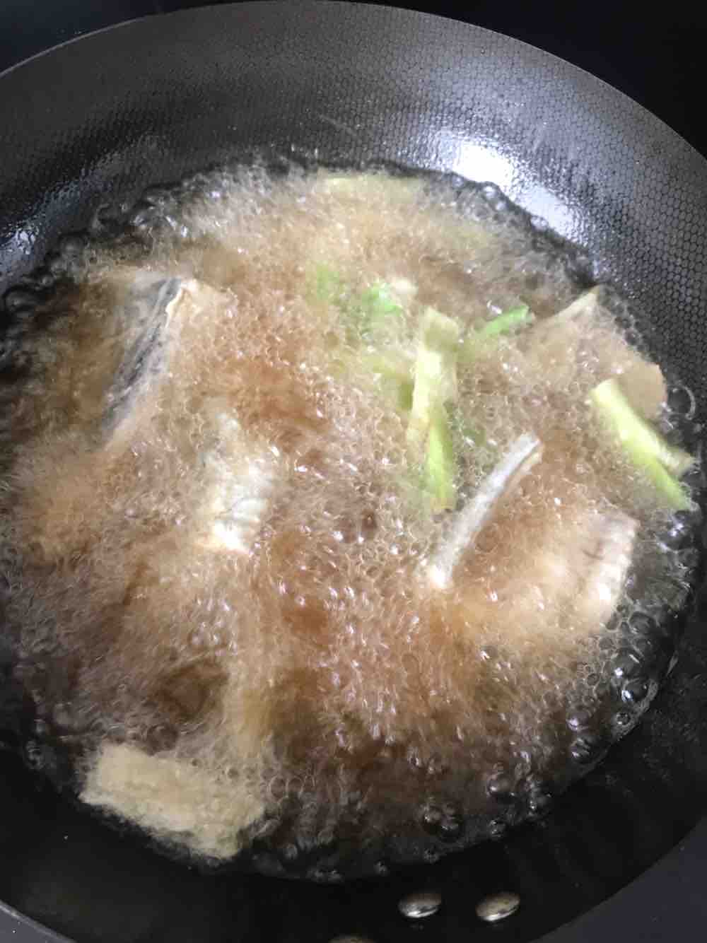 干炸刀魚的做法-咸鮮味炸菜譜-易網健康養生網 干炸刀魚的做法-咸鮮味炸菜譜