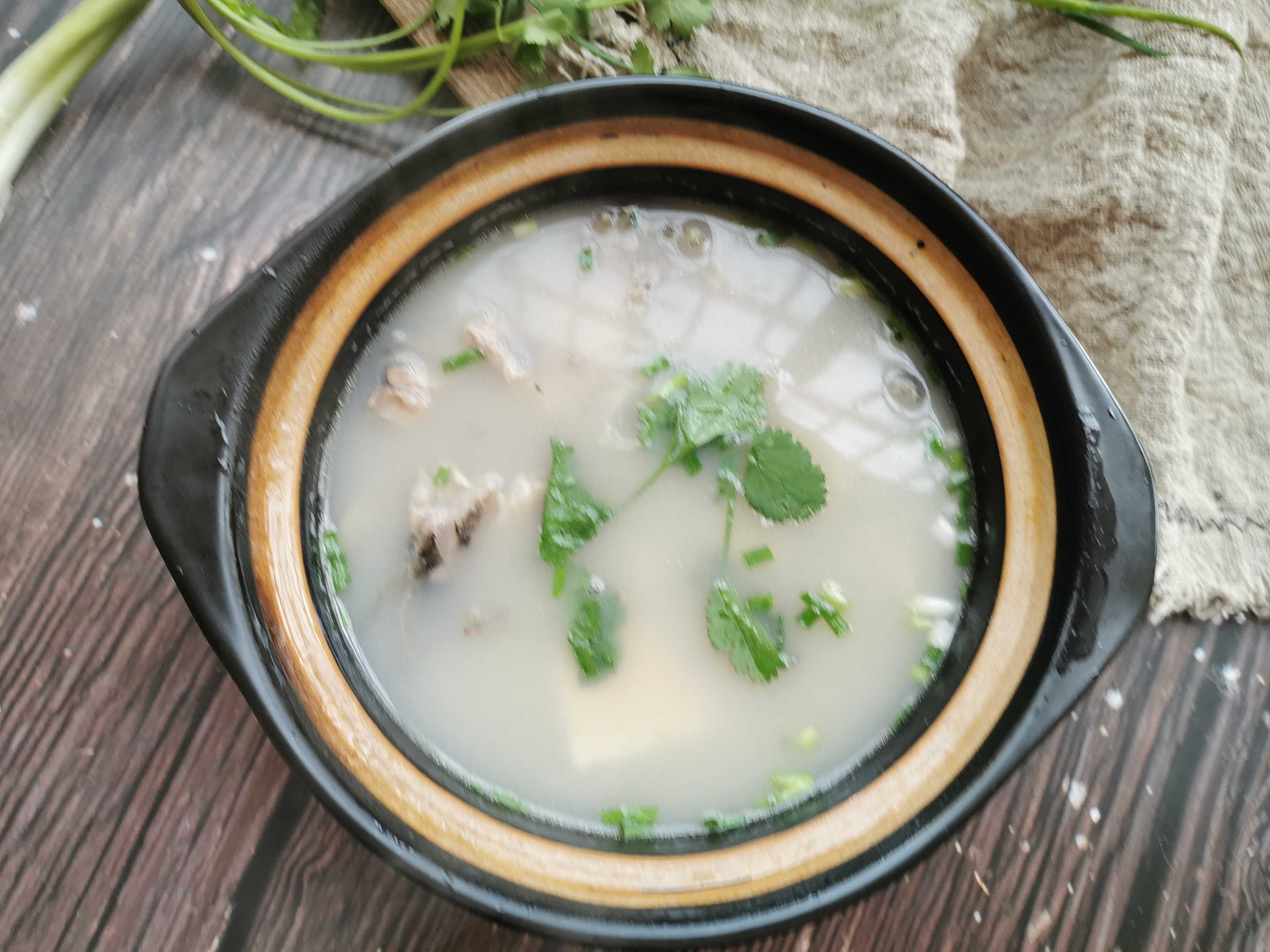 鯽魚豆腐湯的做法-家常味燉菜譜