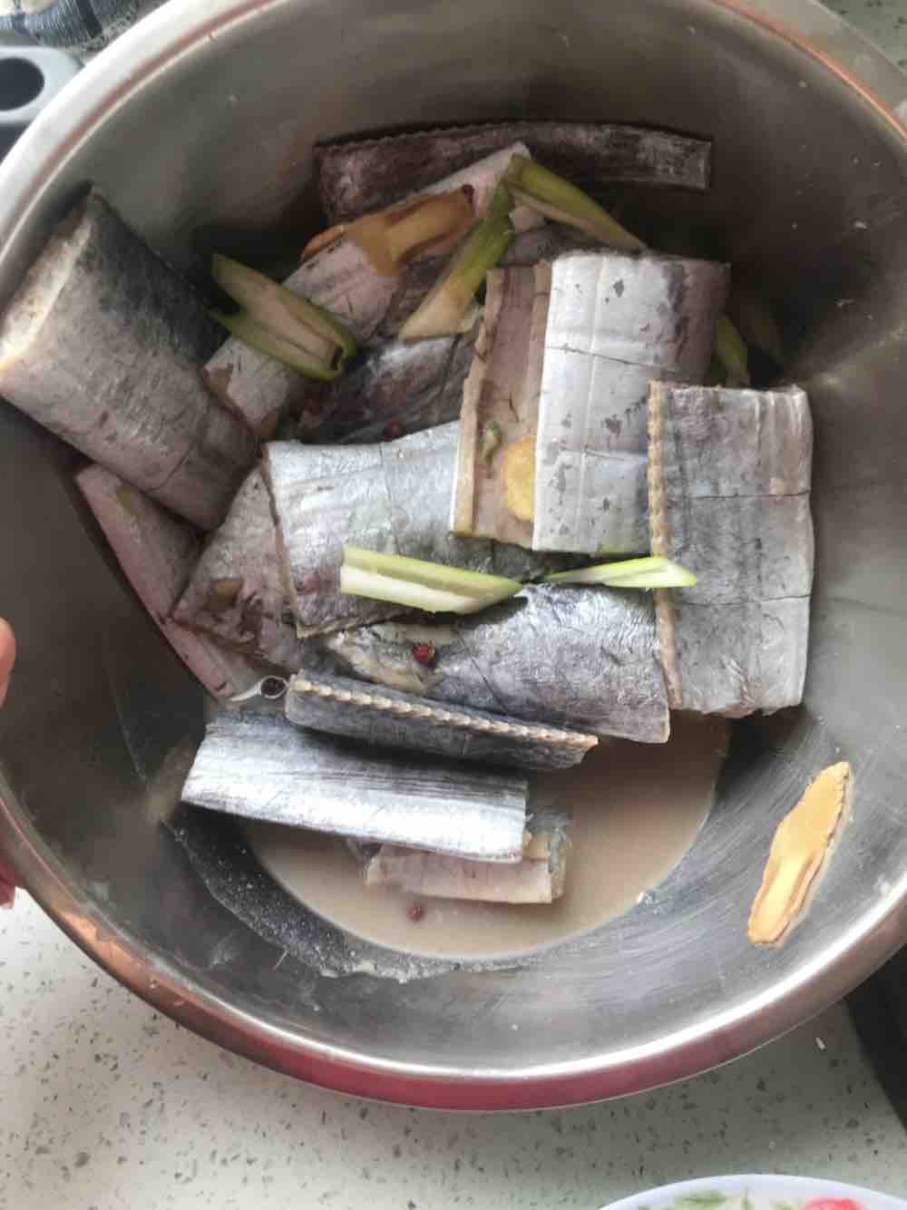 干炸刀魚的做法-咸鮮味炸菜譜-易網健康養生網 干炸刀魚的做法-咸鮮味炸菜譜