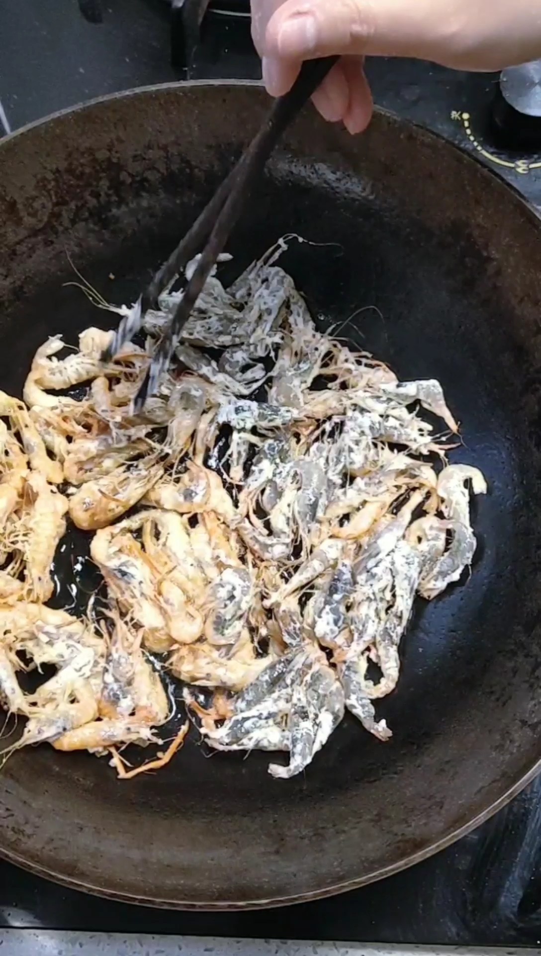 香煎小河蝦的做法-咸鮮味煎菜譜