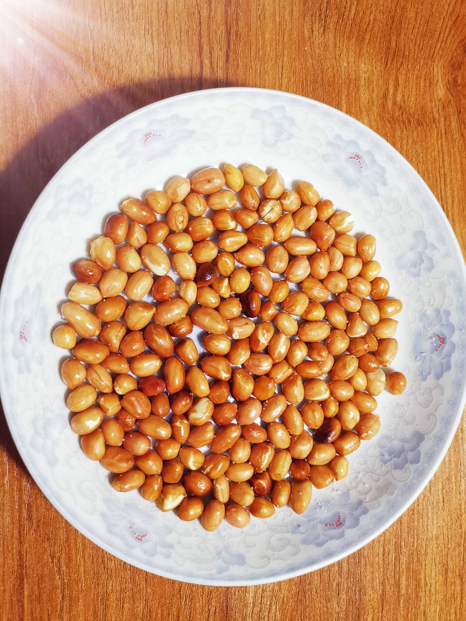 微波爐油炸花生米的做法-家常味微波菜譜-易網健康養生網 微波爐油炸花生米的做法-家常味微波菜譜