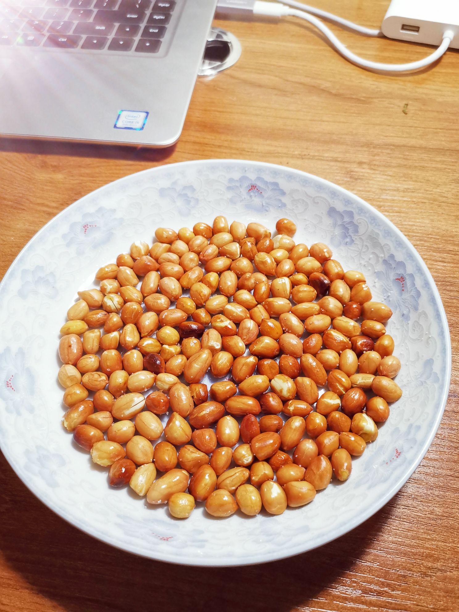 微波爐油炸花生米的做法-家常味微波菜譜-易網健康養生網 微波爐油炸花生米的做法-家常味微波菜譜