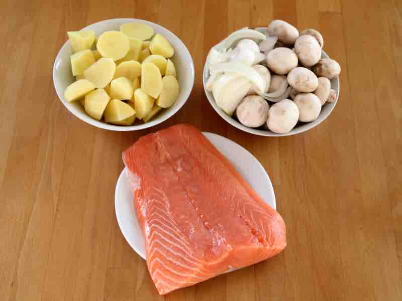 三文魚晚餐的做法-咸鮮味煎菜譜-易網<a href=http://www.aoa7937.com/ target=_blank class=infotextkey>健康養生</a>網 三文魚晚餐的做法-咸鮮味煎菜譜
