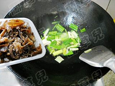 干香如意木耳的做法-家常味炒菜譜