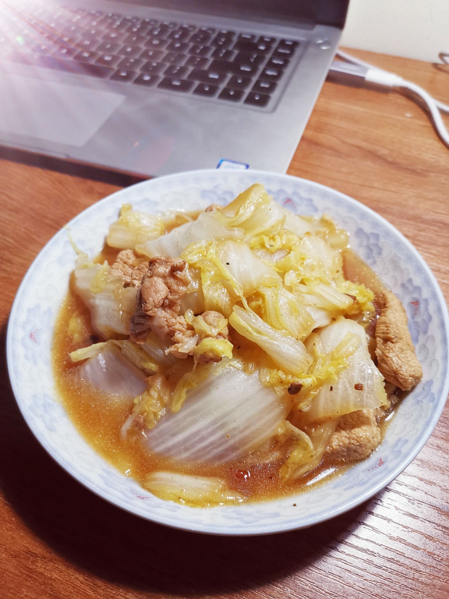 白菜炒肉的做法-家常味炒菜譜-易網健康養生網 白菜炒肉的做法-家常味炒菜譜