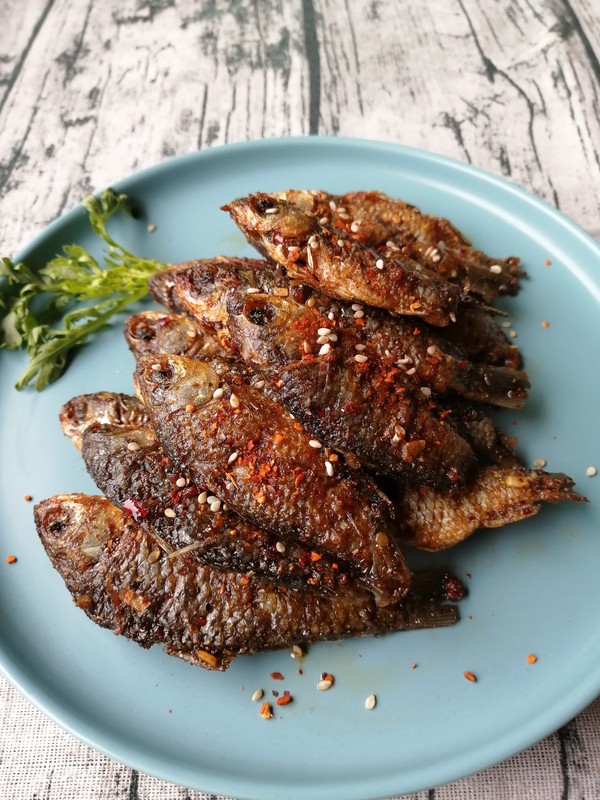 香辣小鯽魚的做法-香辣味炒菜譜-易網(wǎng)健康養(yǎng)生網(wǎng) 香辣小鯽魚的做法-香辣味炒菜譜