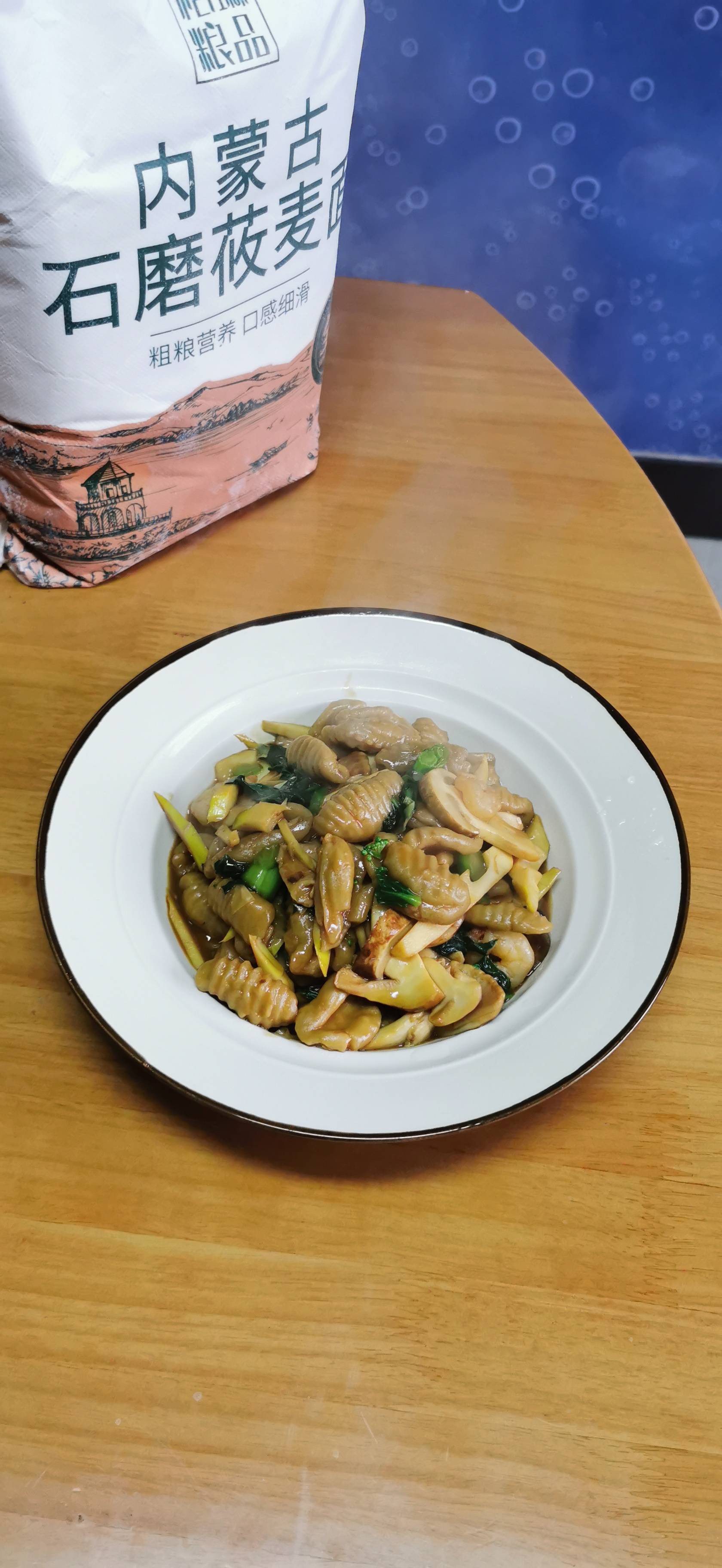松茸菇炒螺旋莜面的做法-家常味炒菜譜-易網健康養生網 松茸菇炒螺旋莜面的做法-家常味炒菜譜