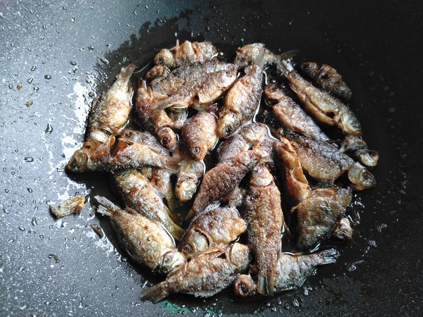 香辣小鯽魚的做法-香辣味炒菜譜
