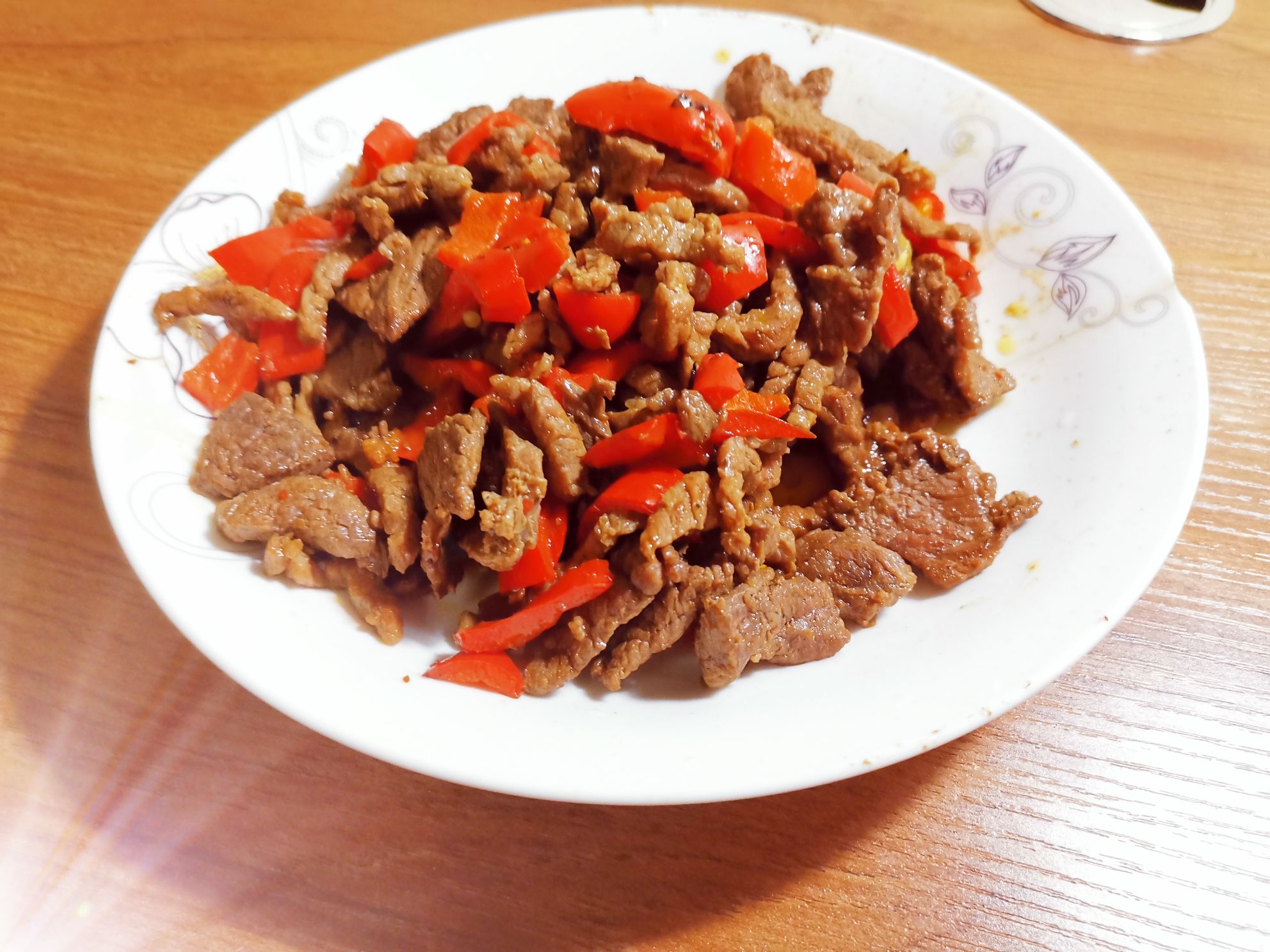 甜椒炒牛肉的做法-家常味炒菜譜-易網(wǎng)健康養(yǎng)生網(wǎng) 甜椒炒牛肉的做法-家常味炒菜譜