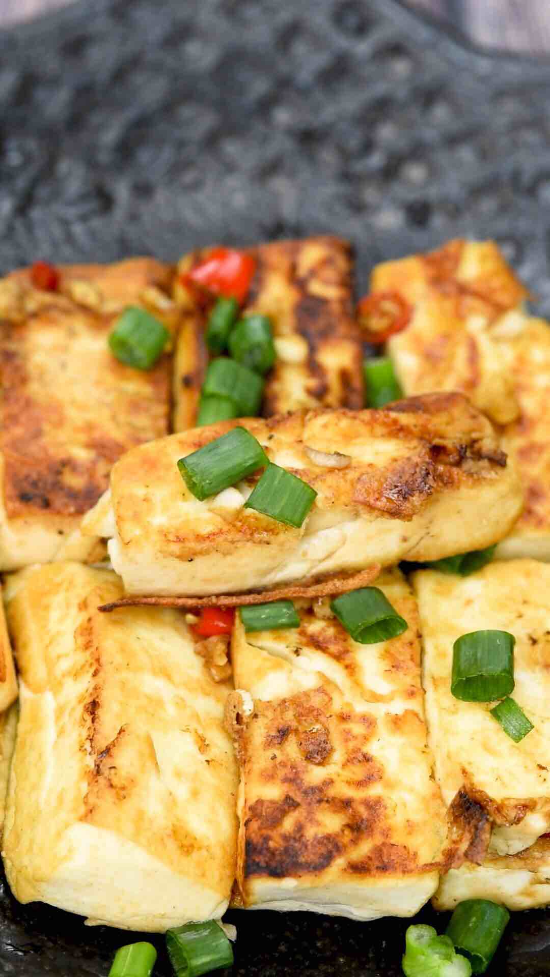 香煎嫩豆腐的做法-家常味煎菜譜-易網健康養生網 香煎嫩豆腐的做法-家常味煎菜譜
