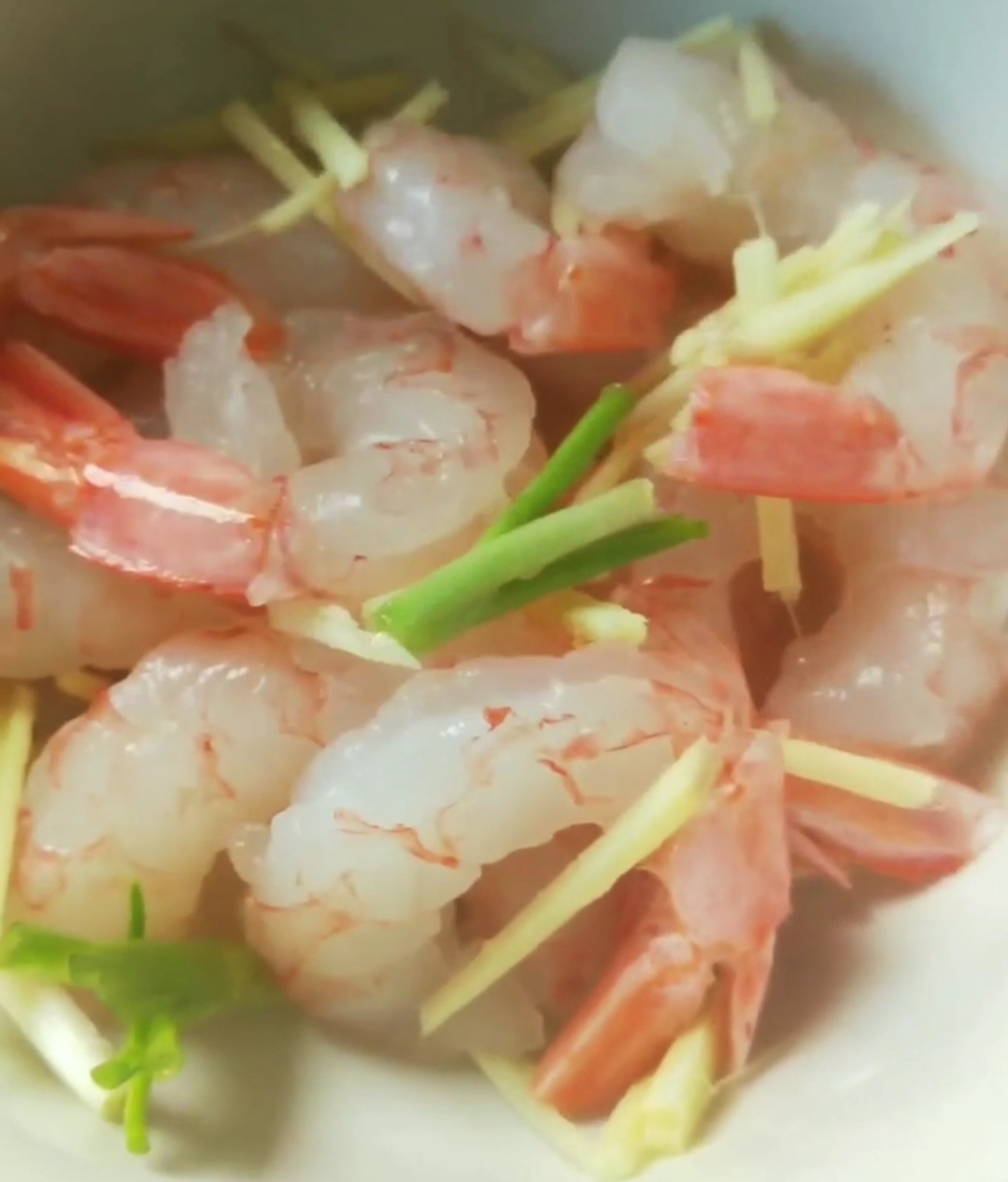 蒜香椒鹽蝦的做法-蒜香味炒菜譜-易網<a href=http://www.aoa7937.com/ target=_blank class=infotextkey>健康養生</a>網 蒜香椒鹽蝦的做法-蒜香味炒菜譜